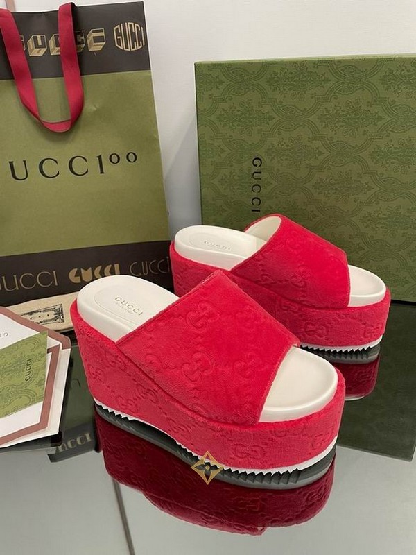 Gucci Women's Slippers 400